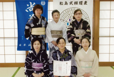 岸京子さんが、弐級のお免状を取得されました。 
