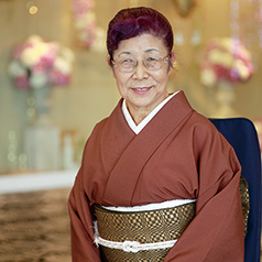 座間学園　学園長　二見　トシ